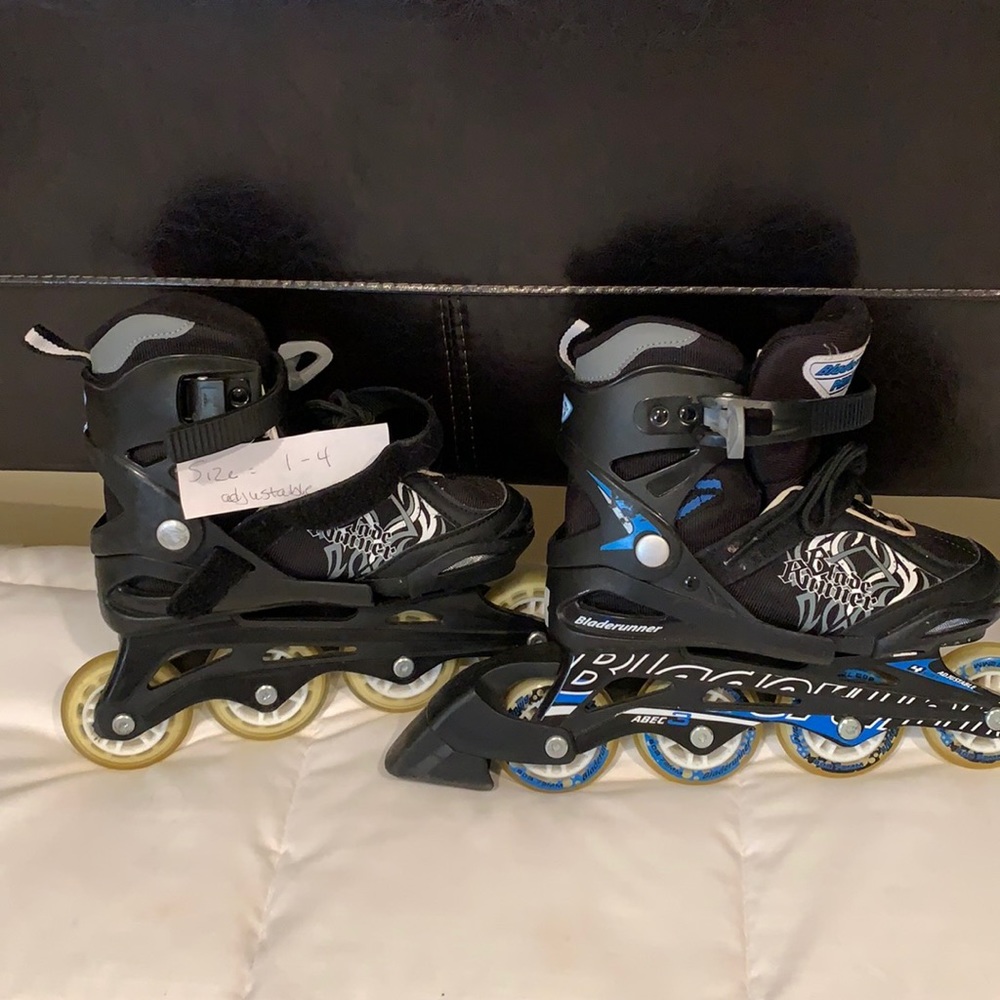 Worn 2 times, adjustable to size 4
